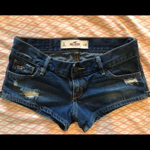 Distressed Hollister low rise short shorts sz 0